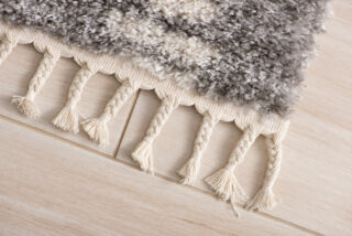 Vloerkleed Versay Fringes Donkergrijs Boho Kwastjes Woonsfeer